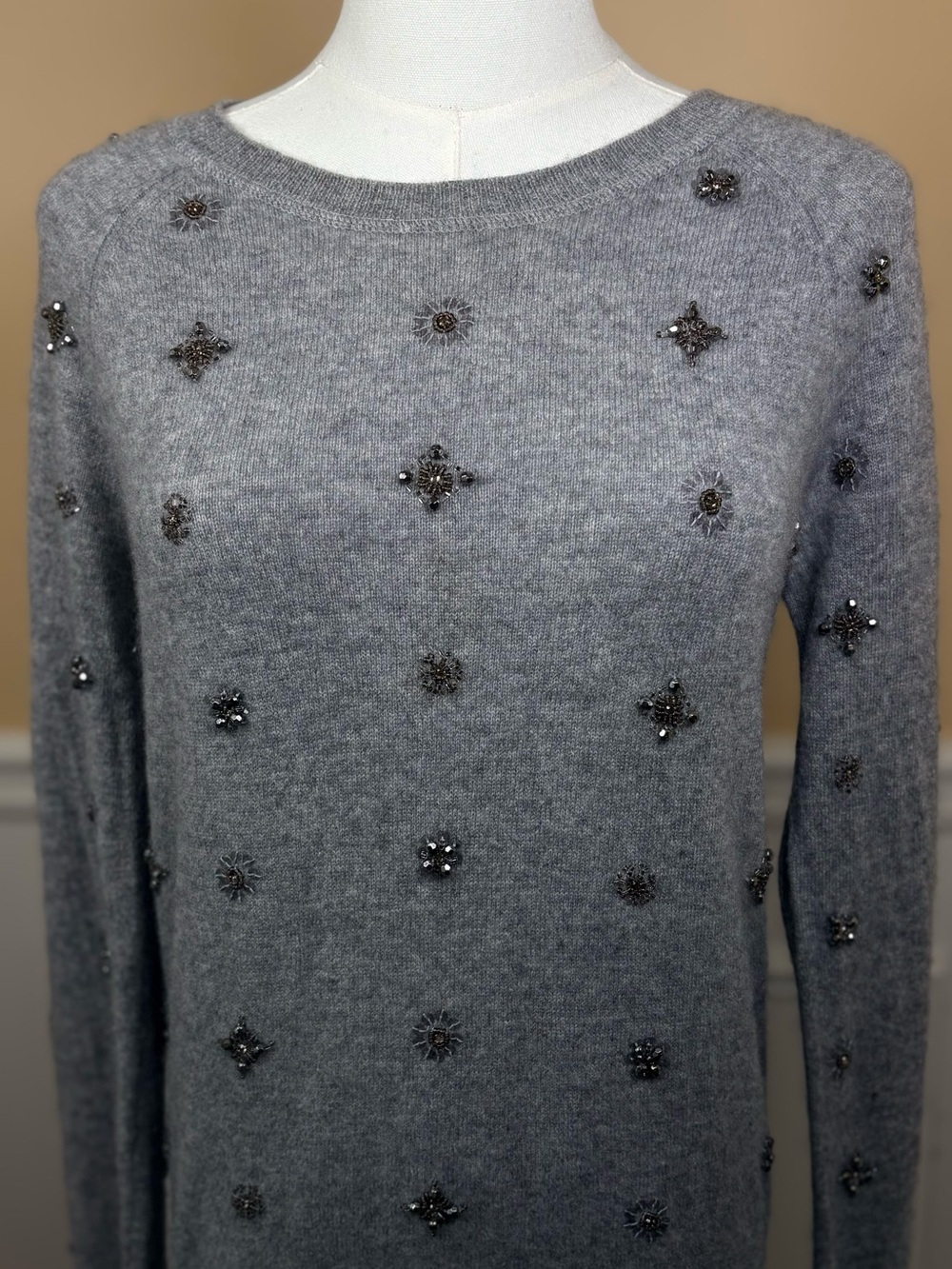 ✨ C by Bloomingdale’s 100% 2-Ply Cashmere Embellished Sweater Gray Size M